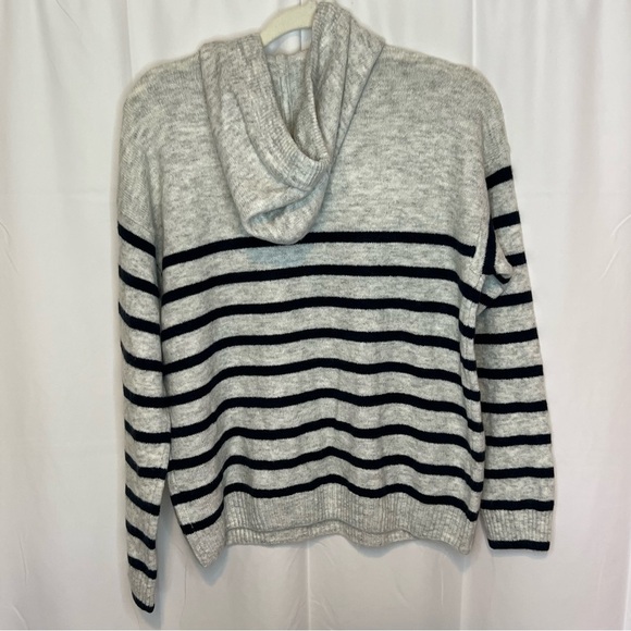 Vince Camuto Gray & Navy Striped Knitted Pullover Hooded Sweater Size Small NWT - Picture 3 of 7